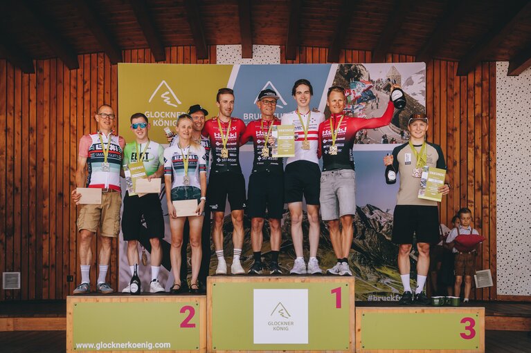 Das Siegerpodest der Teamwertung in der Classic-Kategorie | © TVB BRUCK FUSCH | GROSSGLOCKNER/JFK Photography