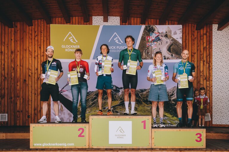 Das Siegerpodest in der Ultra-Kategorie | © TVB BRUCK FUSCH | GROSSGLOCKNER/JFK Photography