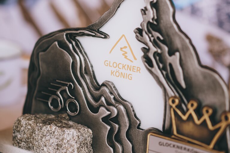 Der Siegerpokal des Glocknerkönig Ultra | © TVB BRUCK FUSCH | GROSSGLOCKNER/JFK Photography