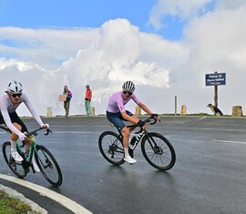 zwei Teilnehmer 2026 Höhe Oberes Naßfeld | © TVB BRUCK FUSCH | GROSSGLOCKNER/Marathonphotos
